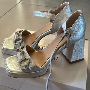 L’idea by Lori Chunky Leather Silver Sandals w/Gucci like Buckle “Juice Frenchy”